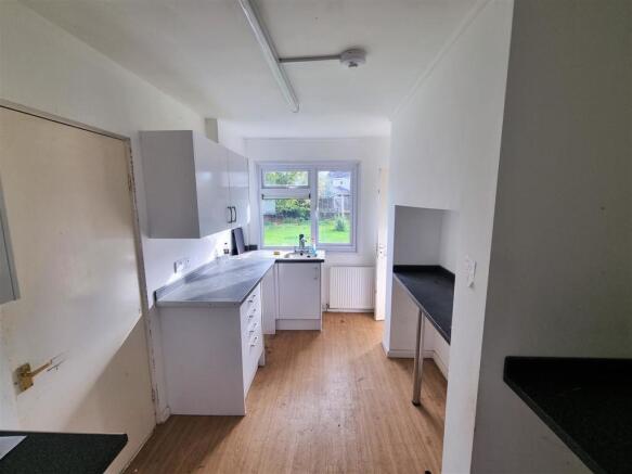 16 Easton Square - Kitchen.jpg