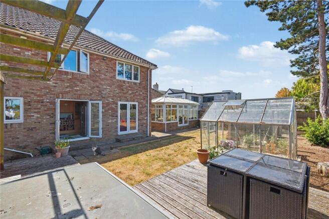 6 bed Detached for sale Image 9