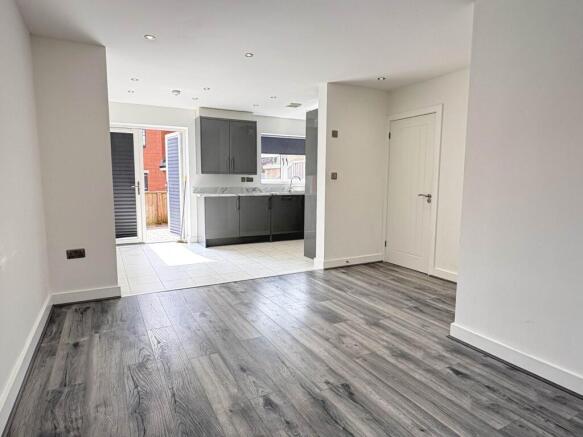 3 bed Semi-Detached for sale Image 4