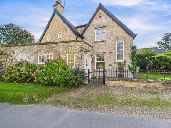 3 bed Detached for sale Image 8
