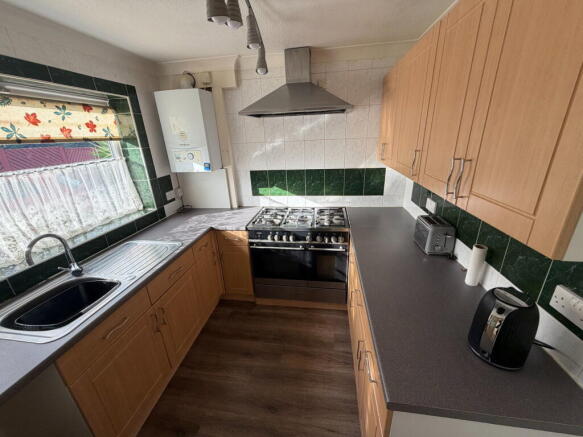 Louville Close,Goodrington,Paignton,Devon,TQ4 6RB photo 3