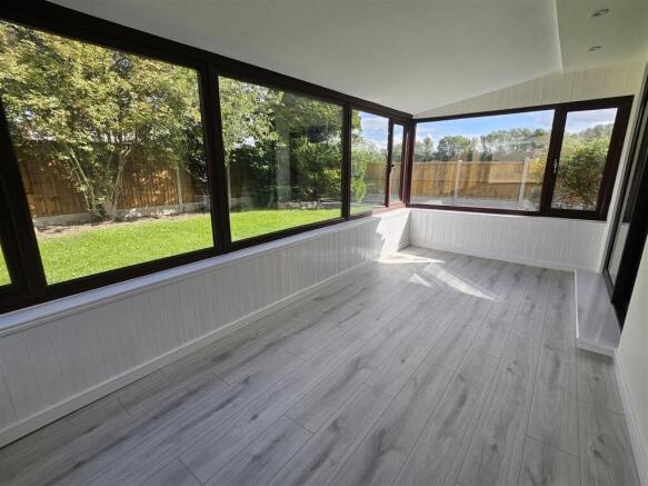 3 bed Detached Bungalow to rent Image 8