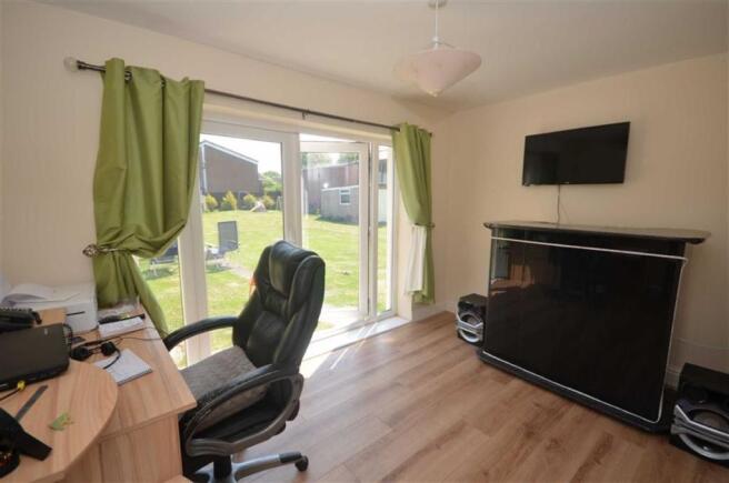 DINING/SITTING ROOM