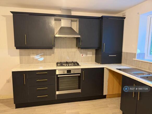 3 bed Semi-Detached to rent Image 5
