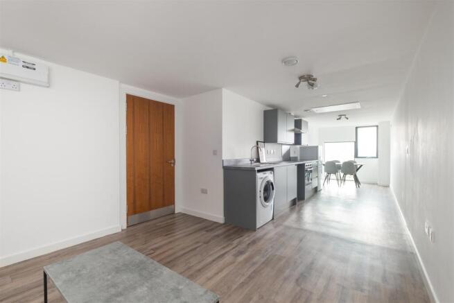 2 bed Apartment to rent Image 7