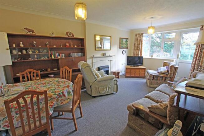 Lounge / Dining Room
