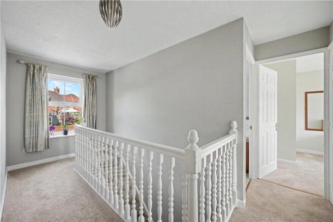 4 bed Detached for sale Image 8