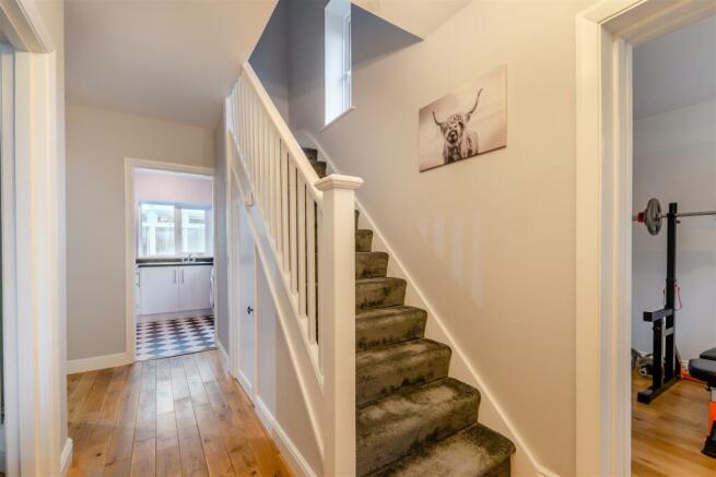 8631834-interior10.jpg