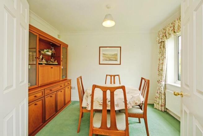 4 bed Detached for sale Image 8
