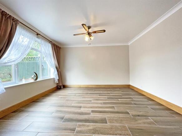 Hessary Drive 62 - Lounge.jpg