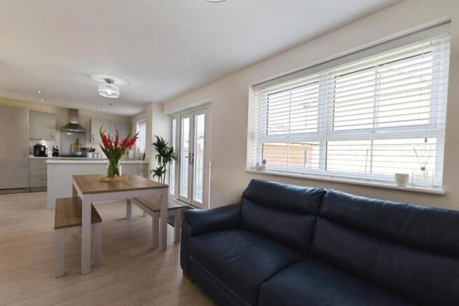 4 bed Detached for sale Image 8