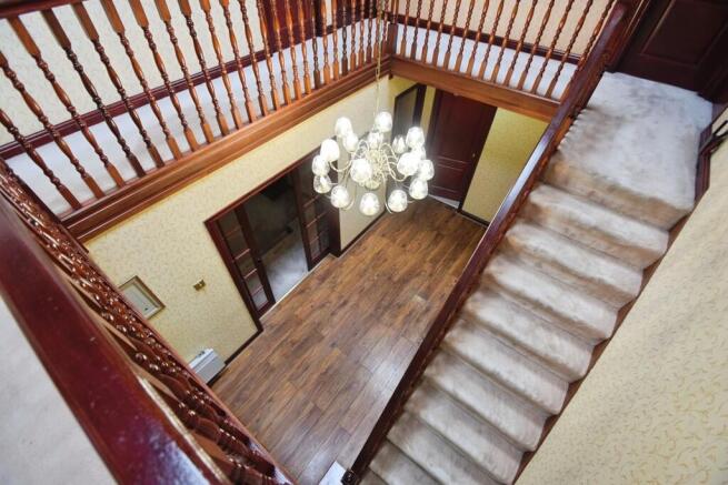 7 bed Detached for sale Image 10