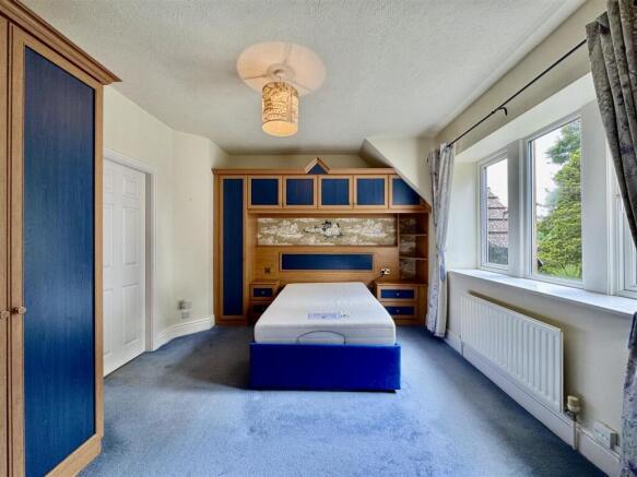 2 bed Apartment for sale Image 6