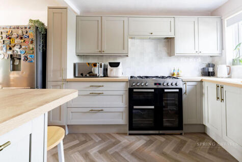 Madagascar Close, Exmouth, EX8 4