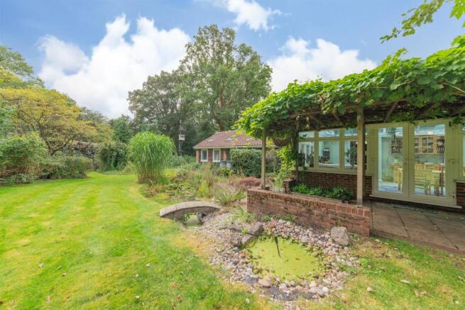 Little Tangley-Salt-Box-Road-Guildford-bungalow-IM