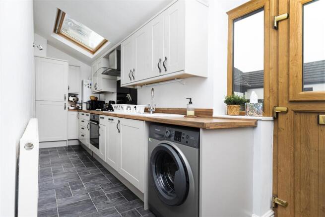 Bramleys Estate Agents - Far Bank - Shelley (5).jp