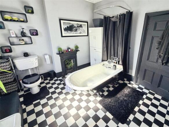 4 bed Semi-Detached for sale Image 5