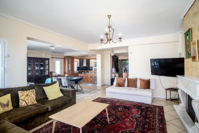 2. Ground Floor Living Room & Kitchen (3)
