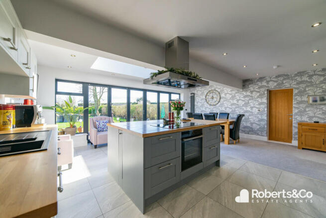 Open Plan Dining ...