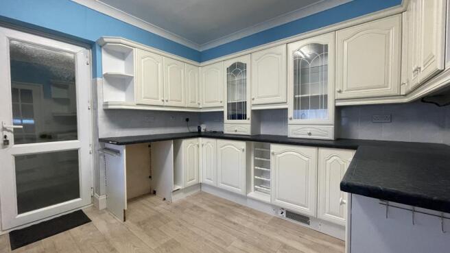 Kitchen 2.JPG
