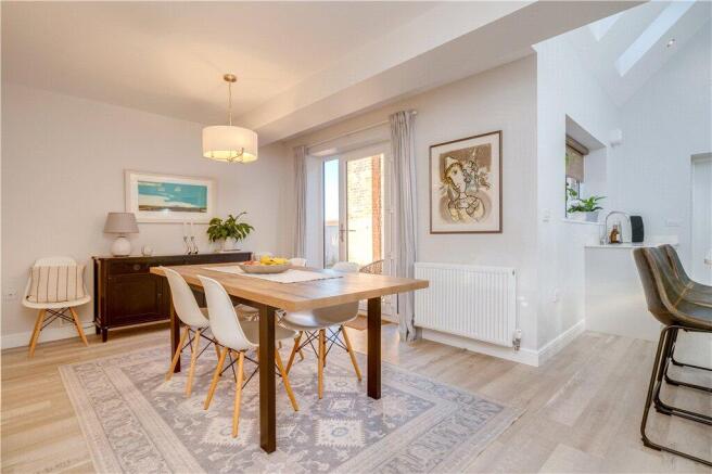 4 bed Semi-Detached for sale Image 8