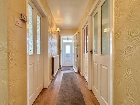 2 bed Semi-Detached Bungalow for sale Image 8