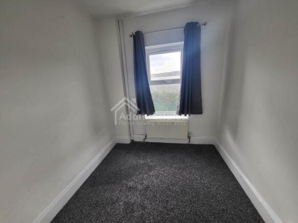 2 bed Terraced to rent Image 4