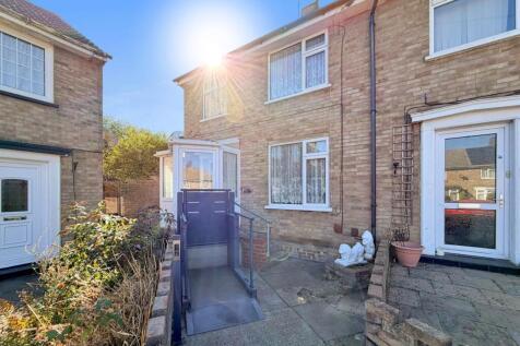 Gloucester Close, Rainham, Gillingham, ME8