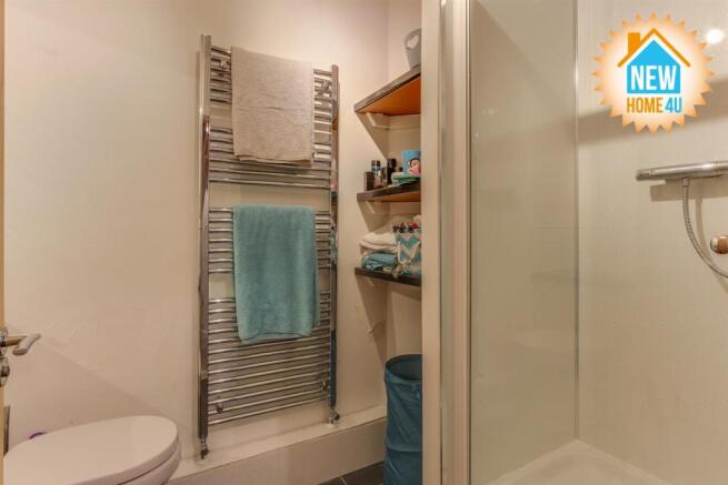 FAMILY BATHROOM: