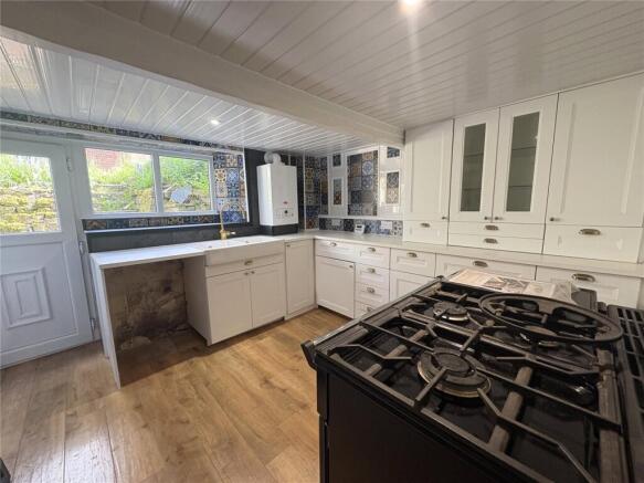 3 bed Semi-Detached to rent Image 4