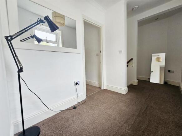 4 bed Detached for sale Image 9