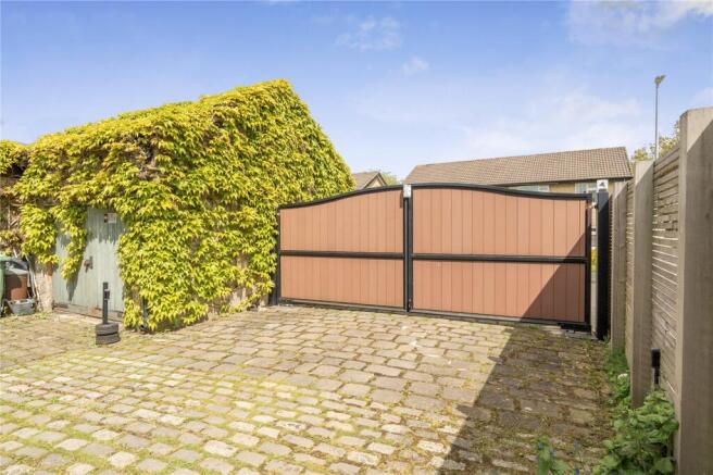 3 bed Terraced for sale Image 10