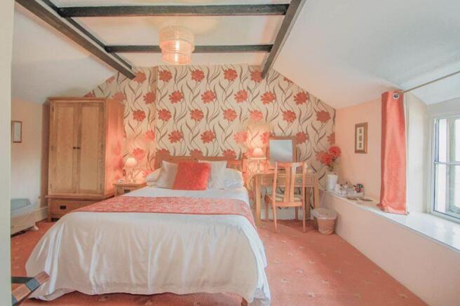 7 bed Detached for sale Image 5