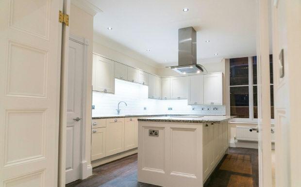 Open Plan Kitchen/Li