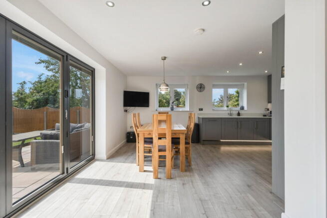 4 bed Detached Bungalow for sale Image 7