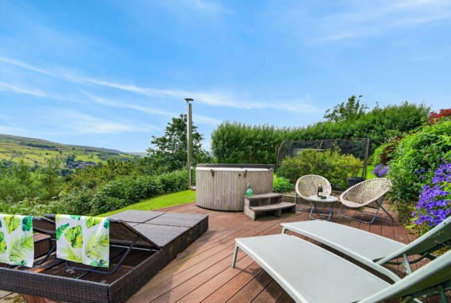 5 bed Detached for sale Image 6