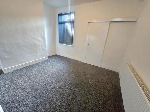 2 bed Terraced to rent Image 5