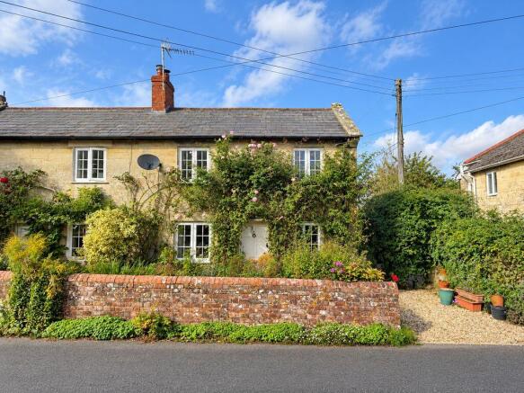 3-bed semi-detached on Tuckingmill, Tisbury, £325,000
