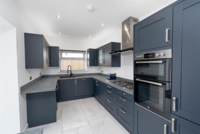 4 bed Semi-Detached for sale Image 5