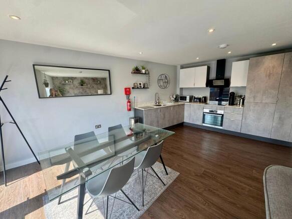 2 bed Flat to rent Image 4
