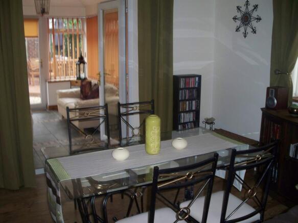 LOUNGE/DINING
