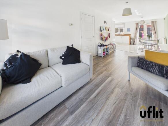 4 bed Semi-Detached for sale Image 6