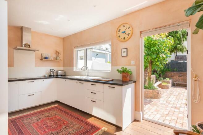DAORYELSKOOC1 - Kitchen A.jpg