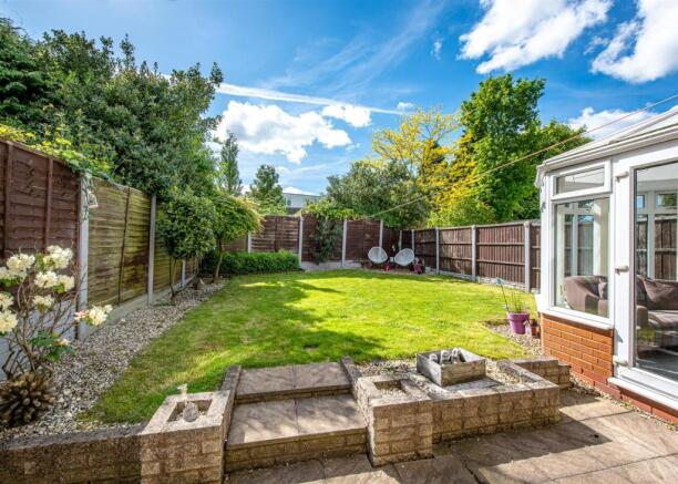 52 Manor Drive-gdn.jpg