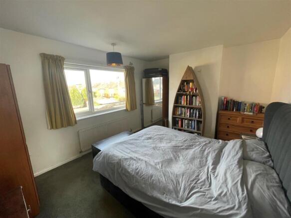 Bedroom 1.jpg