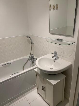 2 bed Apartment to rent Image 8