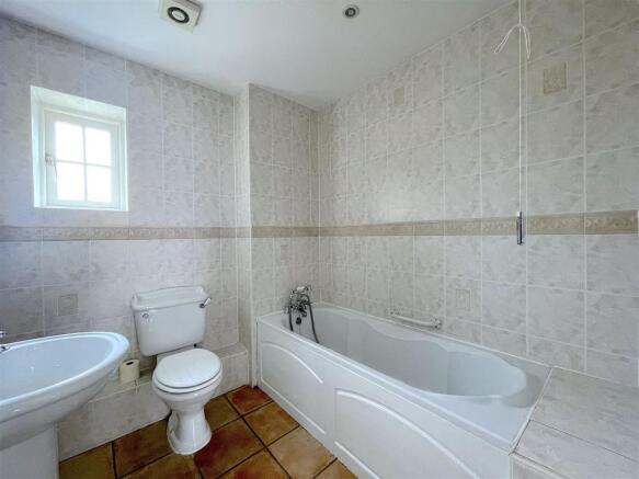 Family Bathroom (1).jpeg