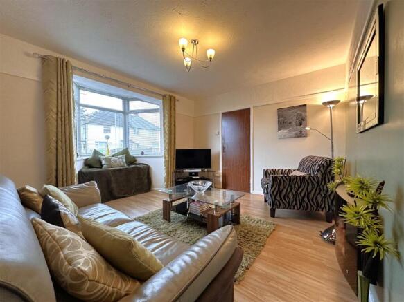 Bay-Fronted Lounge 532