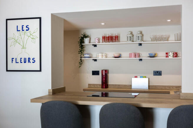 2 bed Flat to rent Image 10