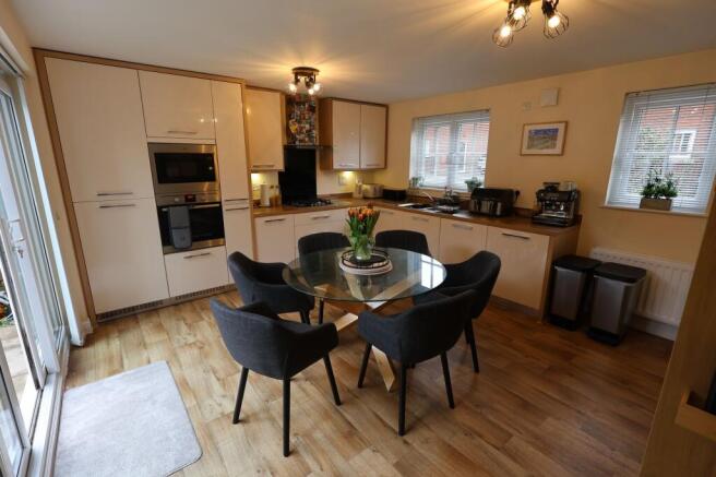 Kitchen/Breakfast Room